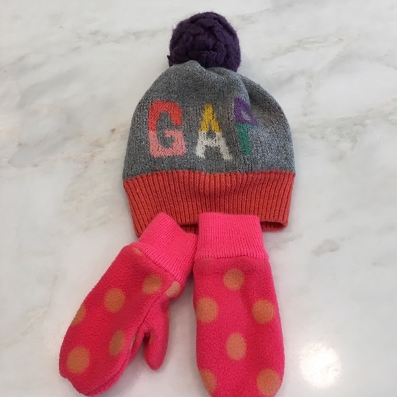Gap Girls Winter Bundle- Hat and Gloves-Size 4/5 Years - Picture 1 of 1